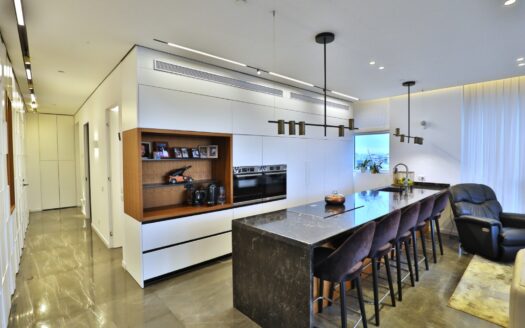 Exceptional Luxury Apartment with Direct Sea Views